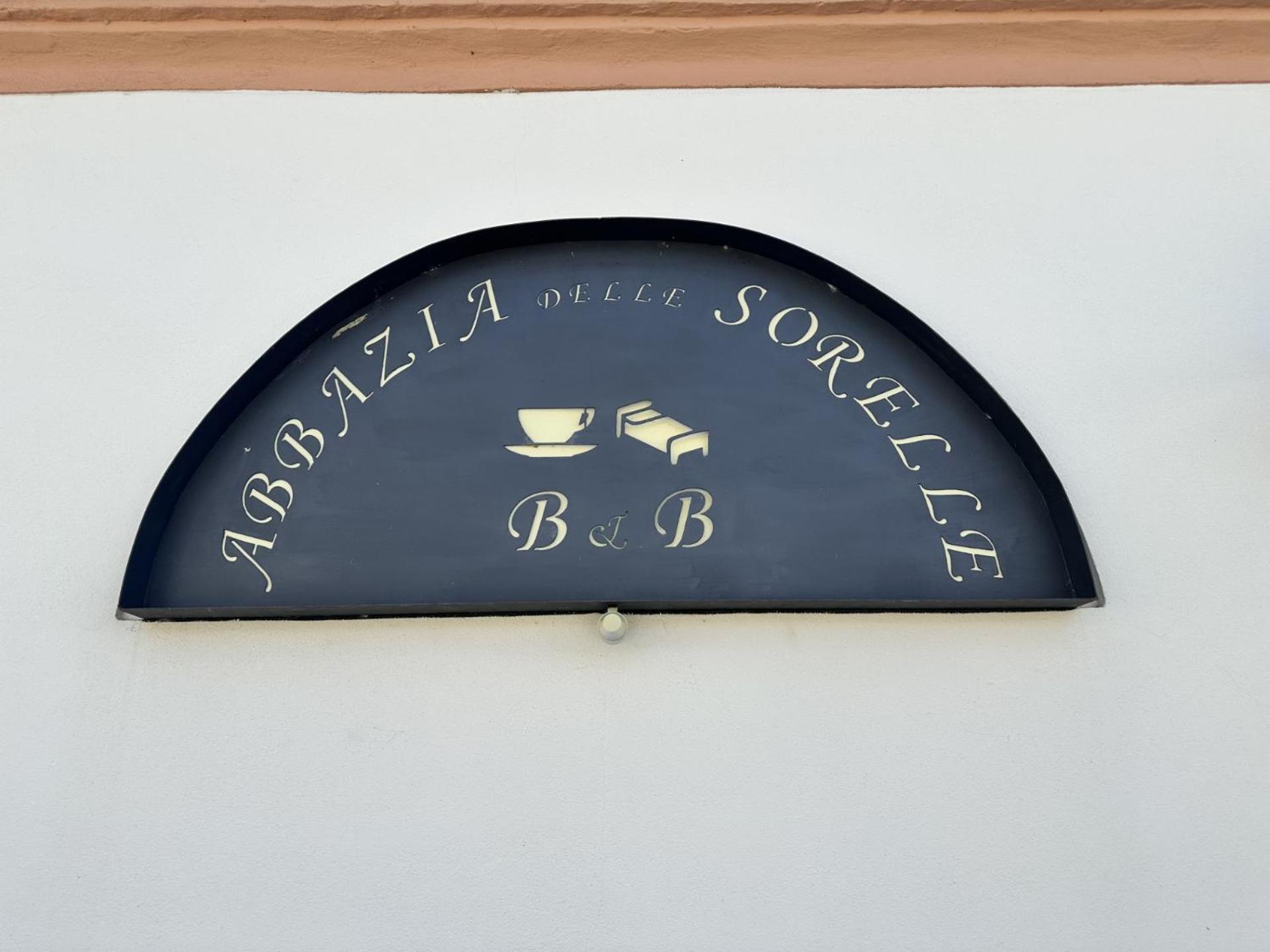 Abbazia Delle Sorelle Novello Buitenkant foto
